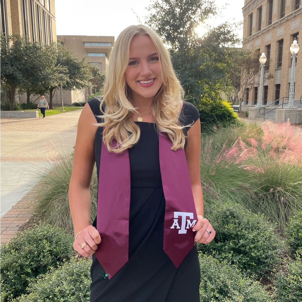 Meet your Posher, Hallie